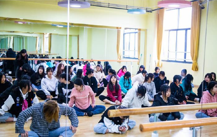 <b>進(jìn)廠打工還是學(xué)技能,你</b>